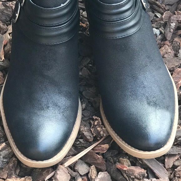 Double buckle oil distressed booties - Picture 3 of 6